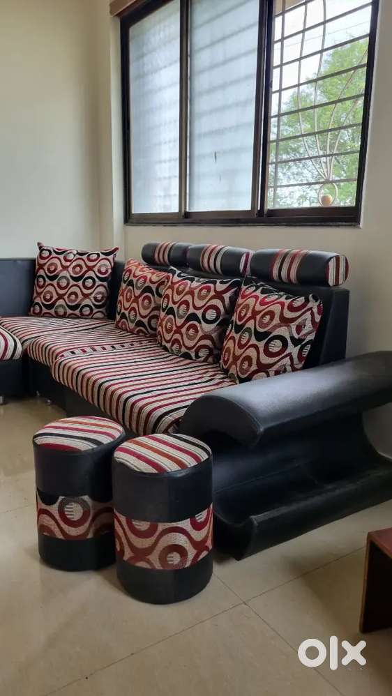 6-Seater Corner Sofa with 4 Extra Round Seats – Good Condition