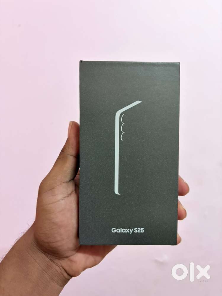 Samsung S25 (256 GB) 6 M company warrenty remaining