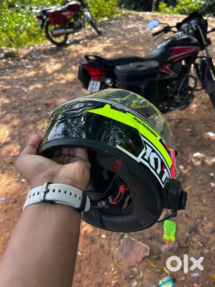 A KYT HELMET WITH SENA 5S