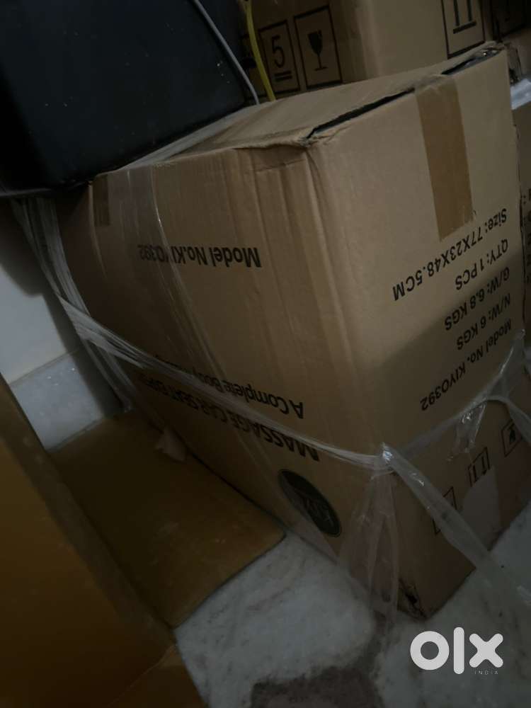 Foot and neck massage machine