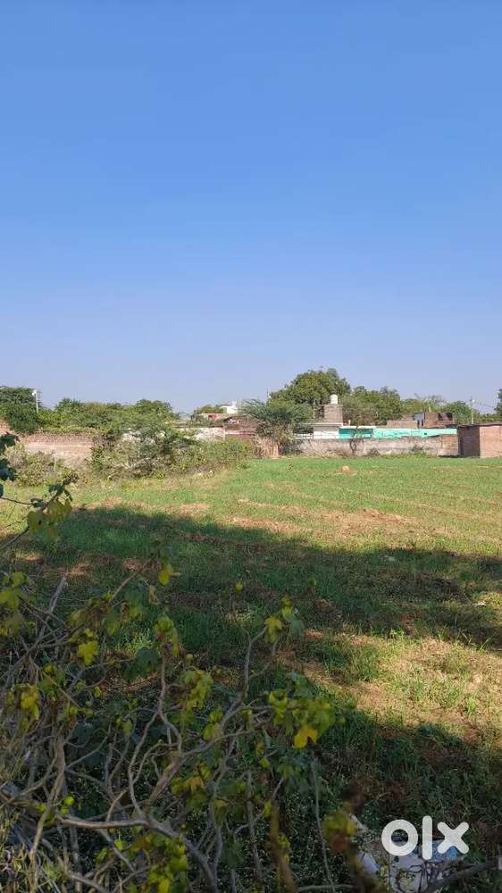 Ploting land with good facility and environment .