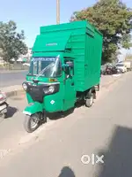 BAJAJ MAXIMA CNG