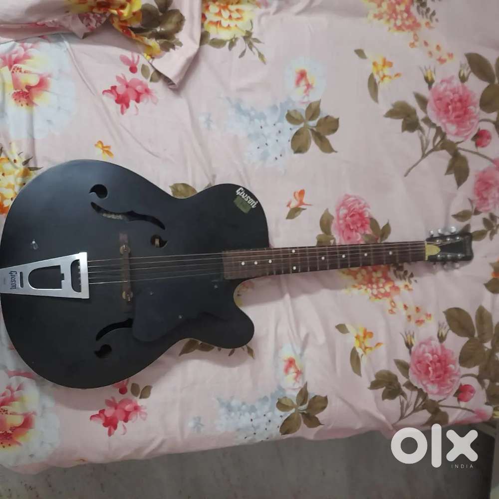 Givson G215 special guitar