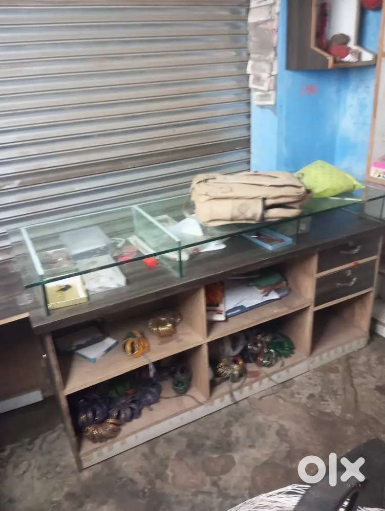 Counter & Reck sell fanscy strore 10   10 room parfect