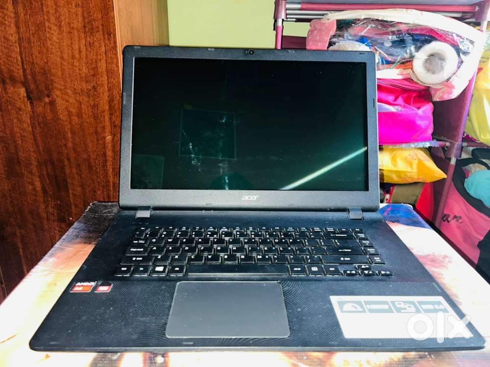 Acer Laptop With Windows 10 with charging cable and wired mouse