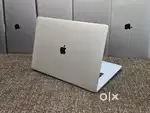 Apple Macbook Pro  i7/16/512/5.5gb Graphics  15inch Retina Touchbar