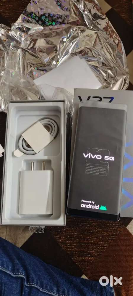 Vivo V27 128 Box open phone