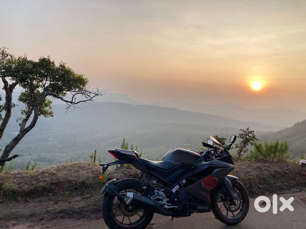 Yamaha R15 V3 Thunder Red and Black Edition