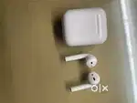Apple Airpods 1st Gen- Case + Left pod working (Right pod battery weak