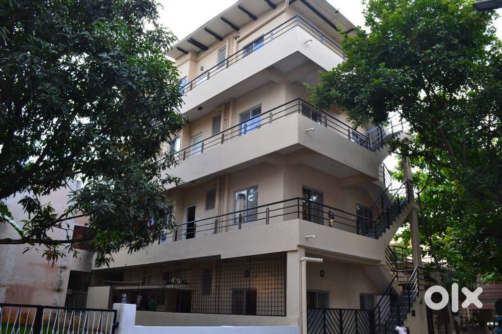 Lio Rohit Niwas Coed