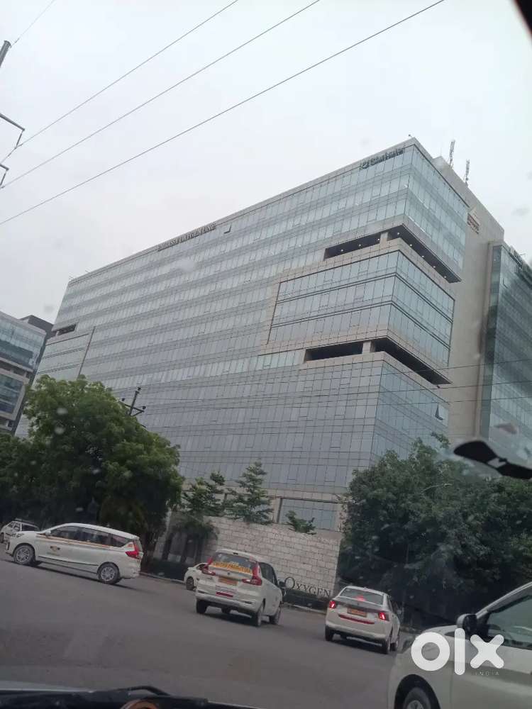 School hospital se 10 minut ki duri per apna Makan banaen Abadi ke bic