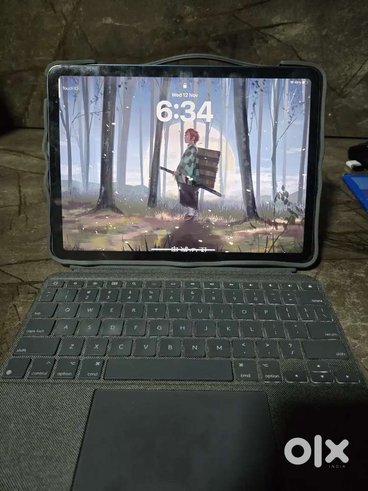Ipad air 5 with Logitech keyboard