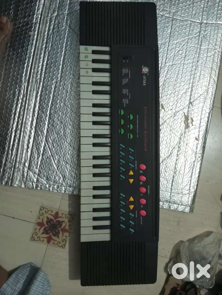 ELECTRONIC KEYBOARD