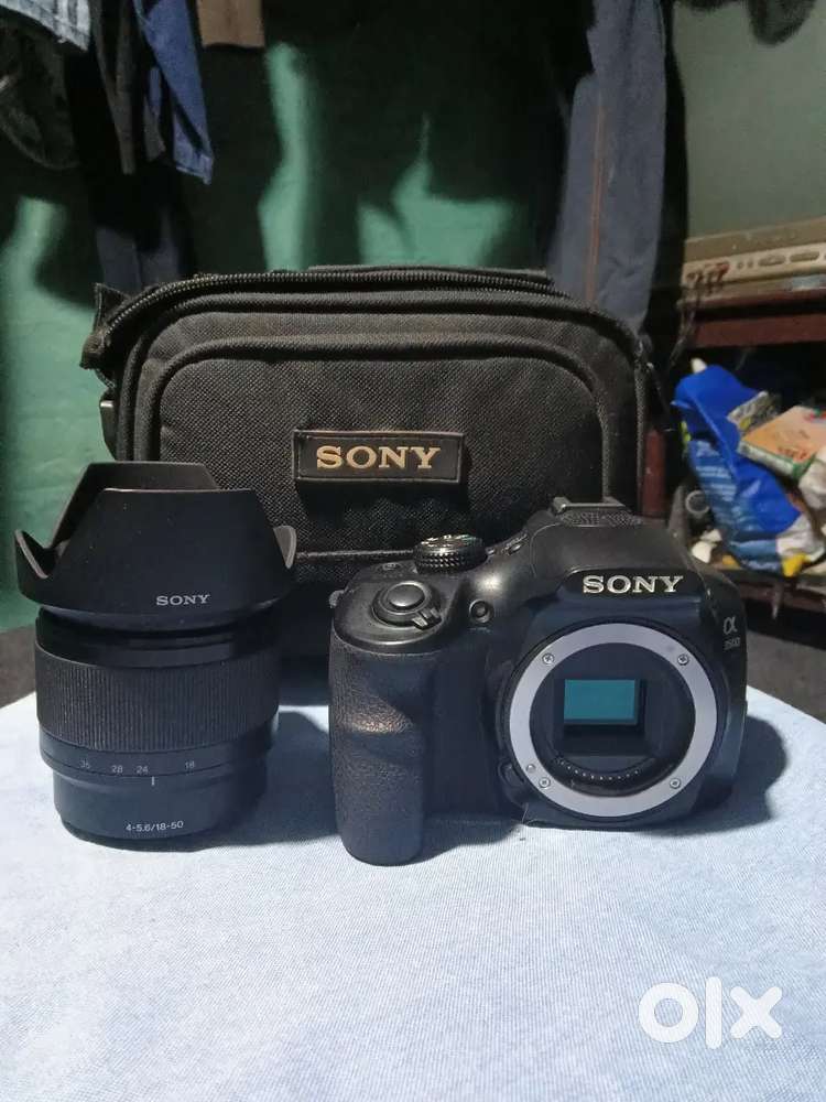 “Sony Alpha 3500 Mirrorless Camera with Lens – Excellent Condition”