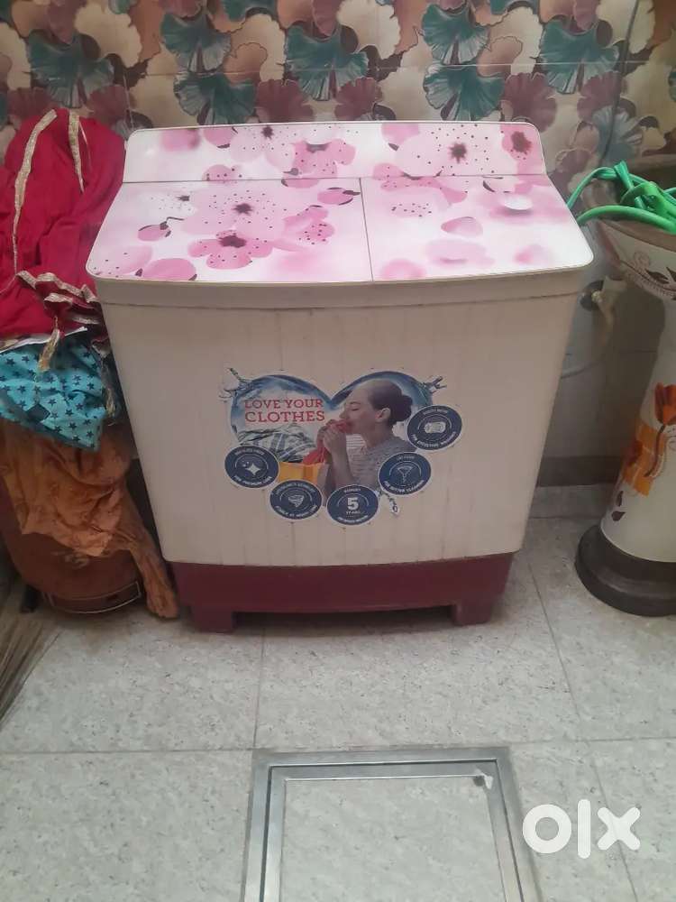 Hondai washing machine 2 years old only