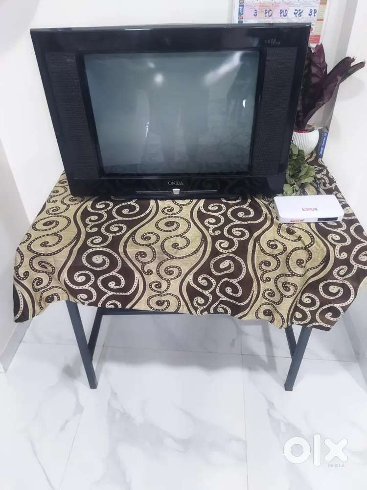 Tv ONIDA With Table