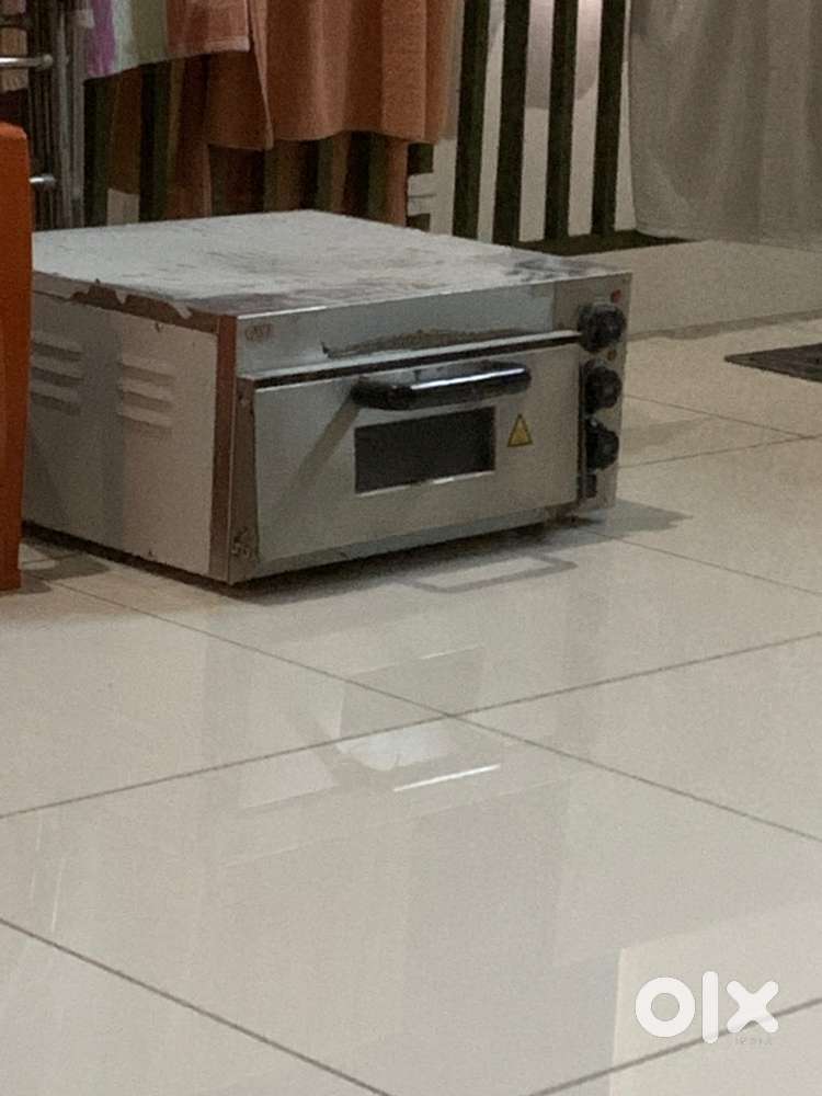HEAVY PIZZA OVEN VERY GOOD CONDITION