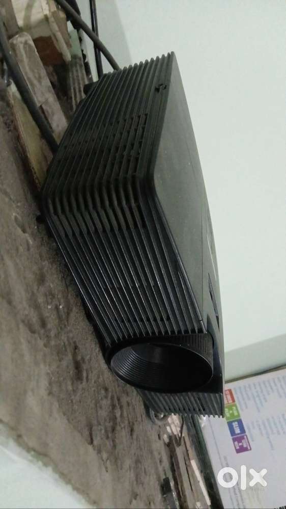 PROJECTOR IN GOOD CONDITION