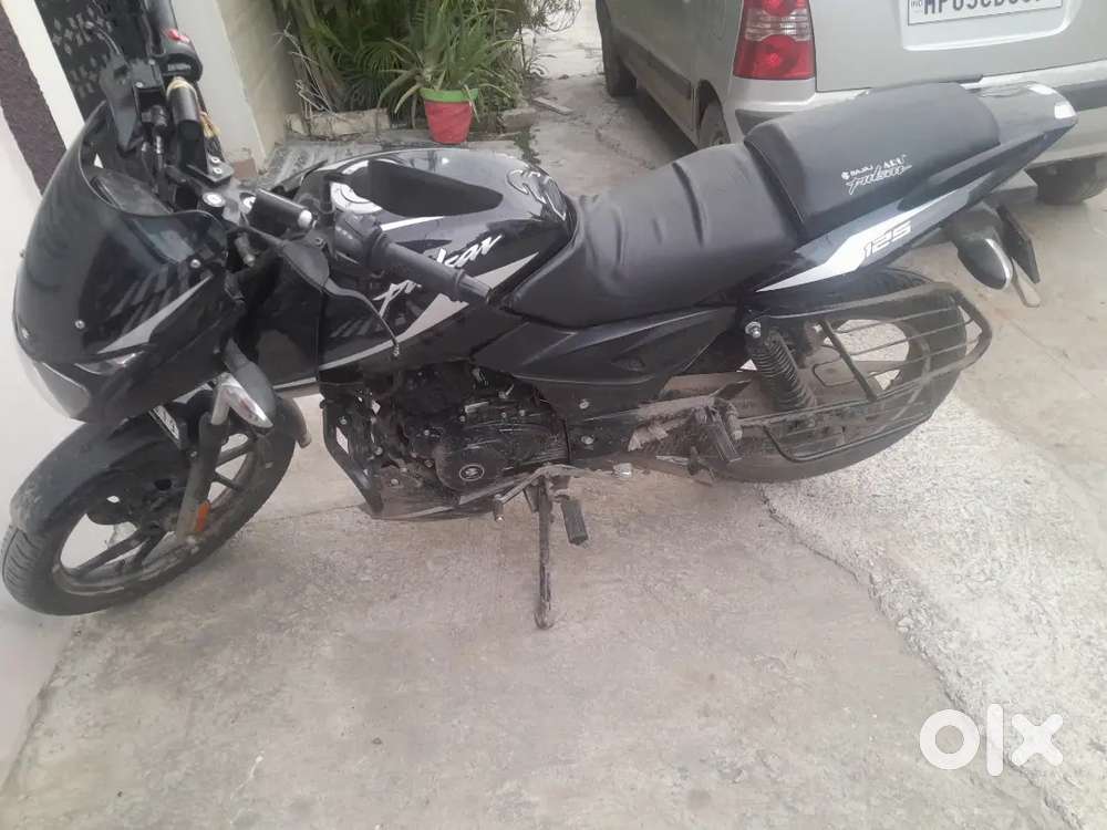 Bajaj pulsar 125 top model split seat