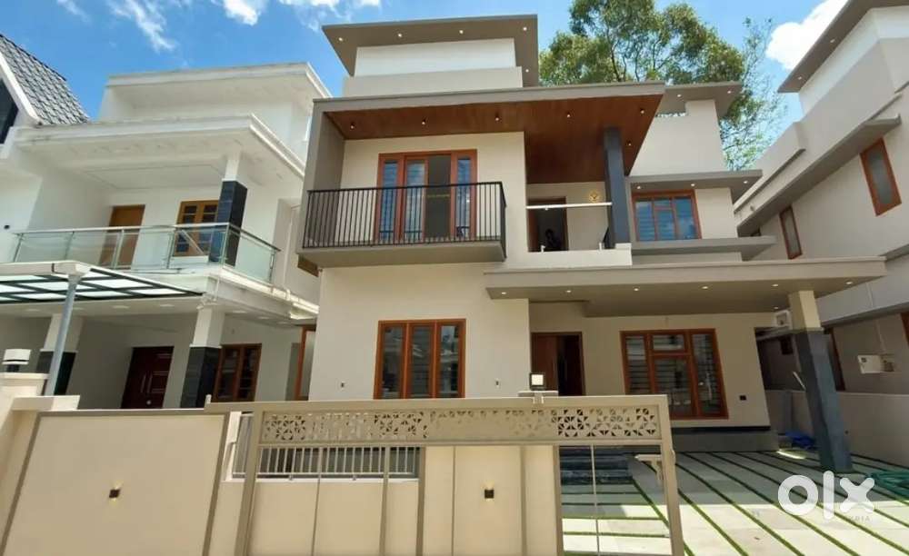 4.3CENT KAKKANAD PUKKATTUPADY 4BHK NEW HOUSE