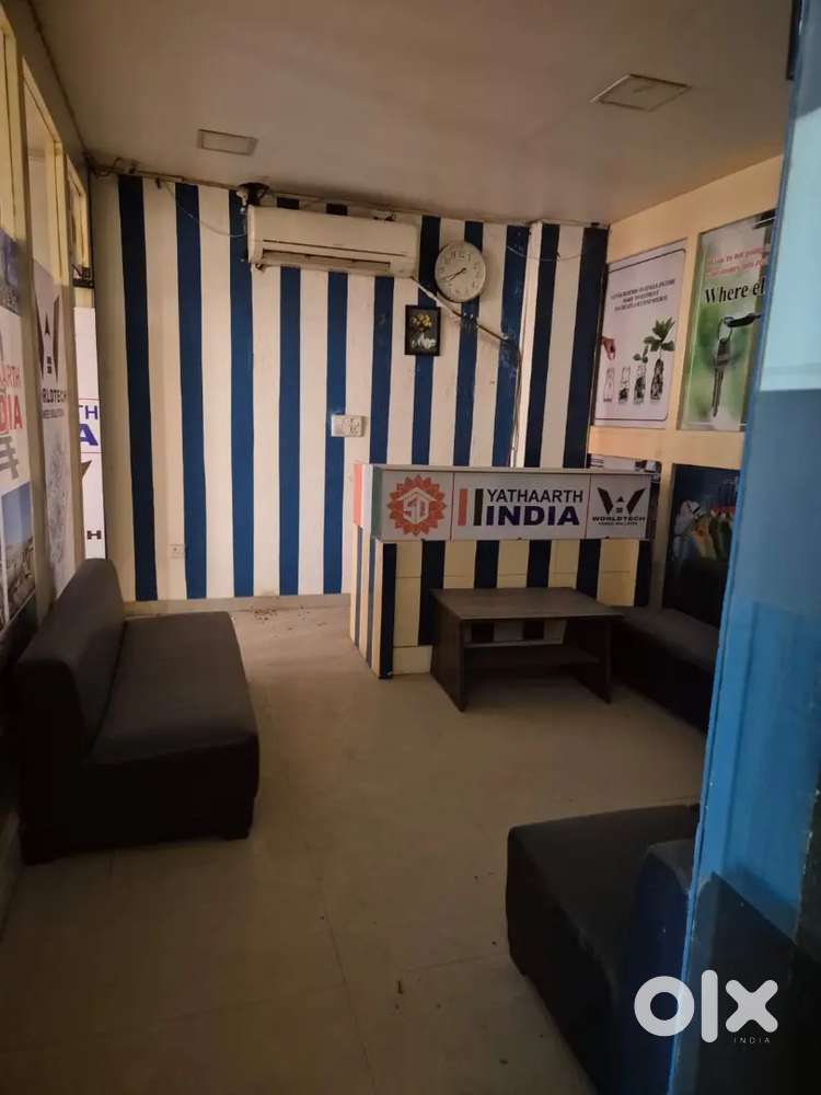 1450 sqft fully furnished office main road near SBI vibhuti khand Lko