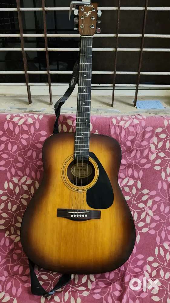 Yamaha Acoustic Guitar