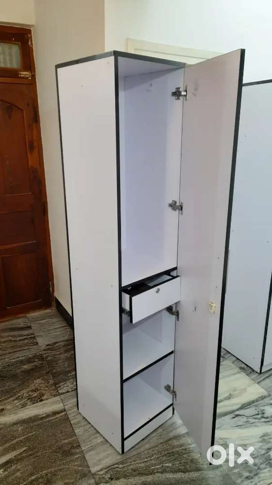 SINGLE DOOR WARDROBE