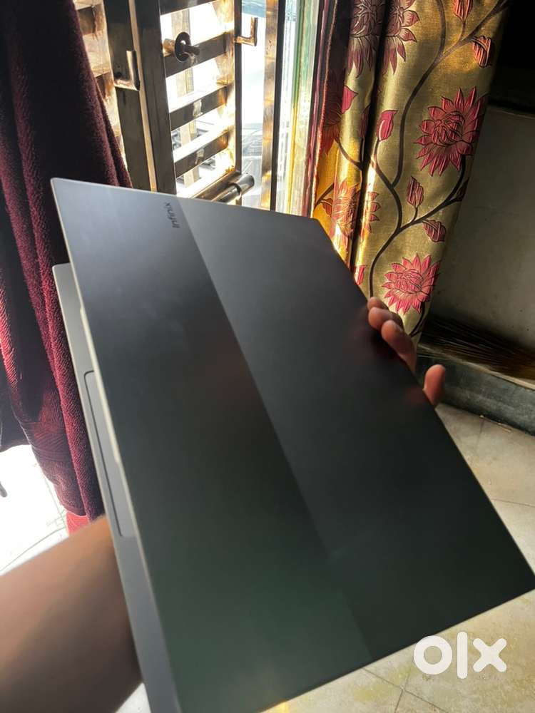 metal body, backlit keyboard, and a 55Wh battery i3