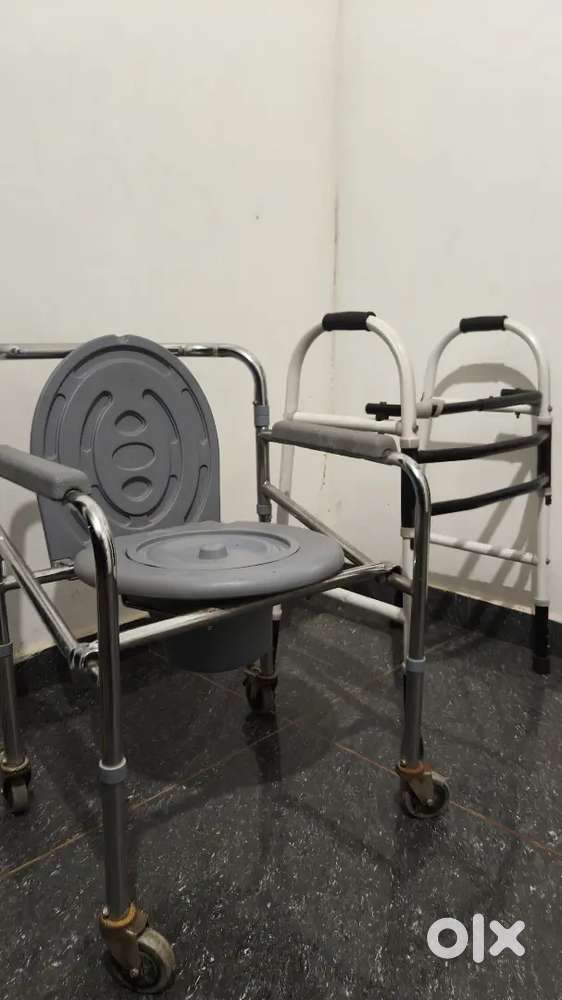 WHEEL BATH CHAIR AND WALKER FOR OLG AGE PEOPLE'S