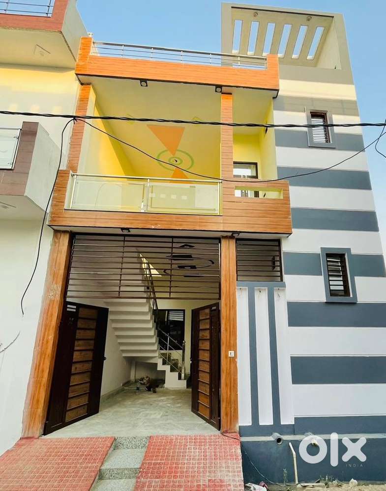 105 gaj house for sale in isha puram best loaction all facilities