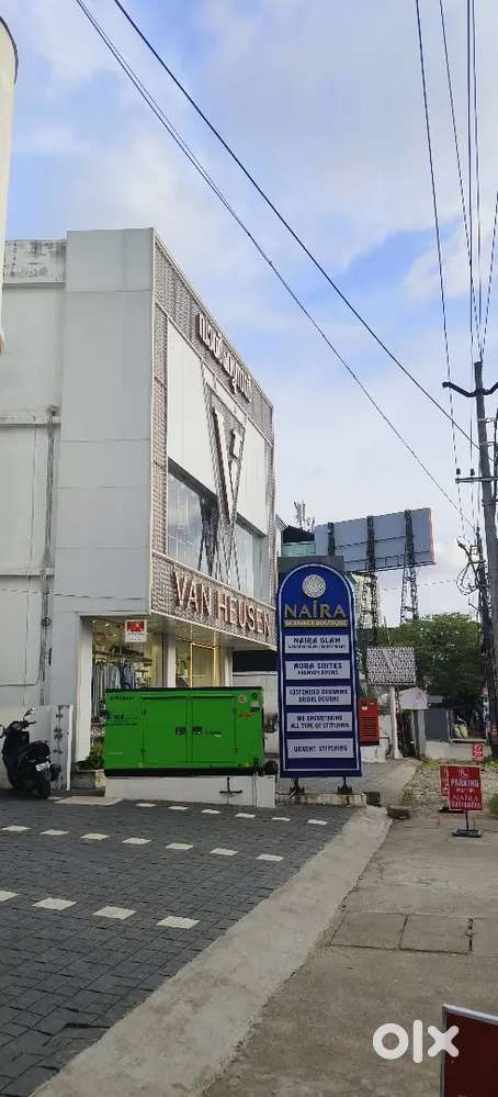 Commercial building for sale