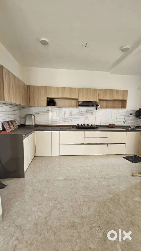 3BHK SEMI-FURNISHED FOR RENT