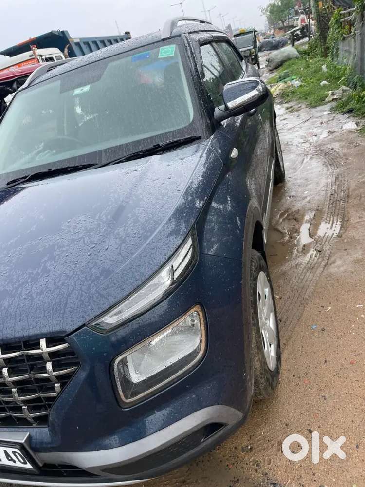 Hyundai Venue 2021 Petrol 25681 Km Driven