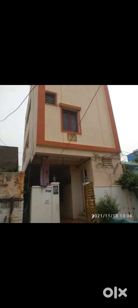 3 stairs building 50 gajalu b from house