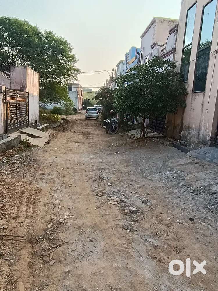 बिरकोना रोड से 50मीटर अंदर कॉलोनी मे