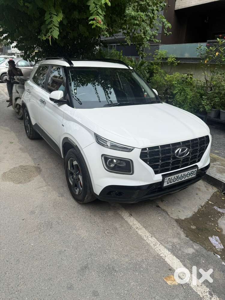 Hyundai Venue 2019 Petrol 33000 Km Driven