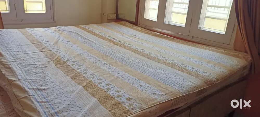 King size mattress (6.5*6.5)