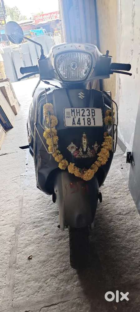 एक्सेस 125 2019 मॉडेल आहे तरीपण किलोमीटर खूप कमी आहे दहा  ते 12000 मस्