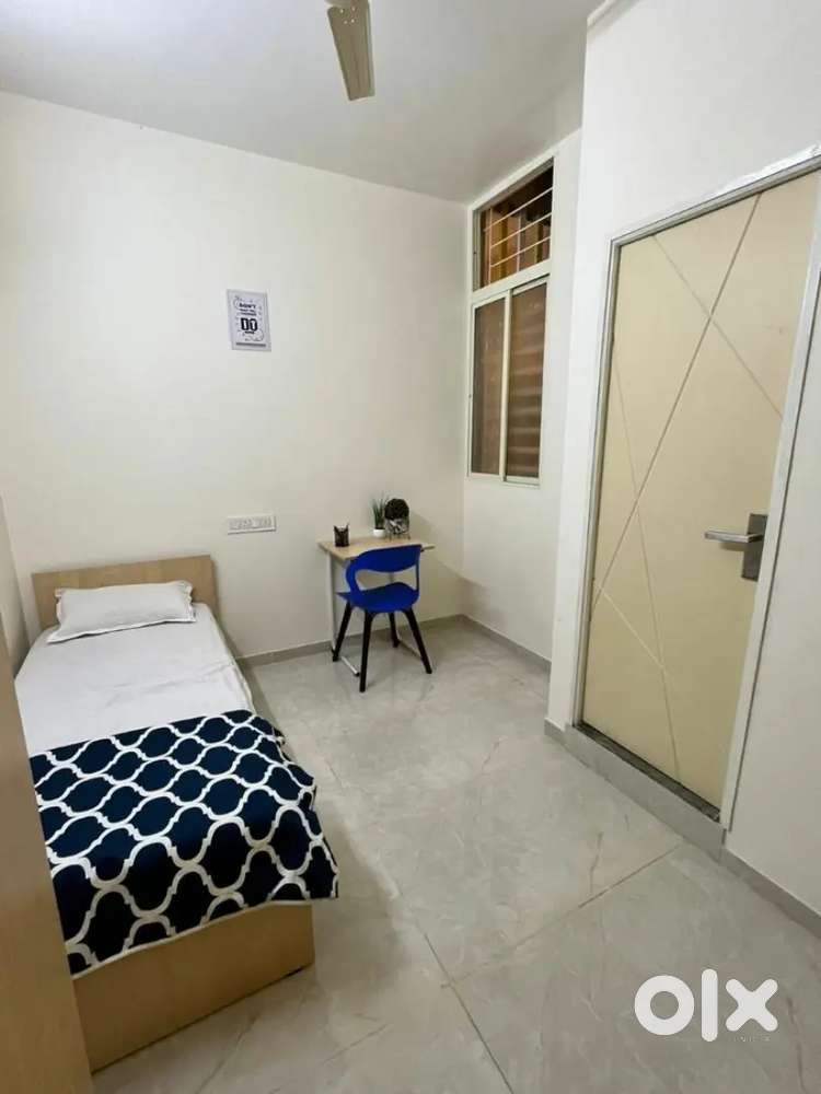 PG in Makarba for boys (Non-food)