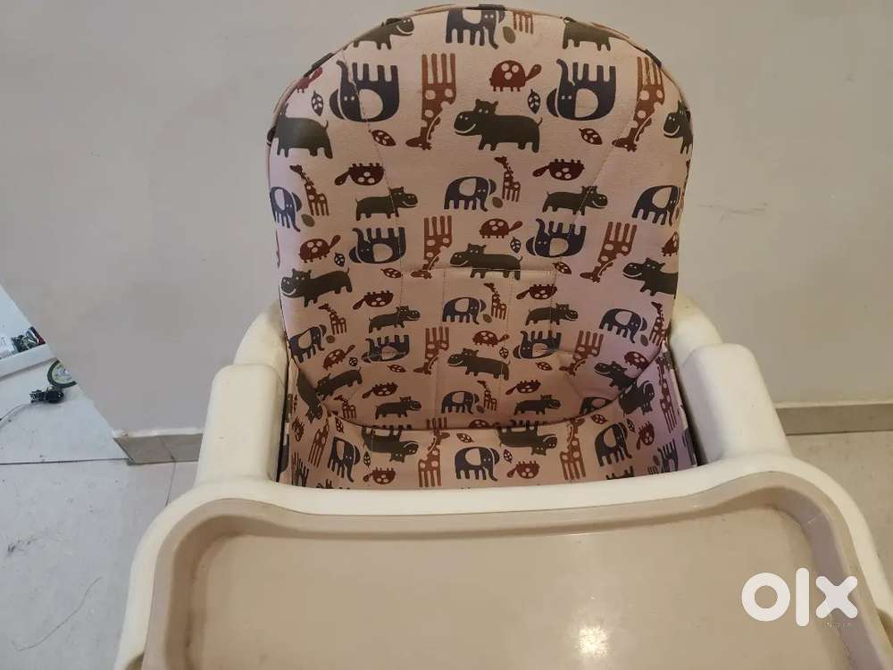 Luvlap 3 in 1 ,feeding Chair with wheels and stand