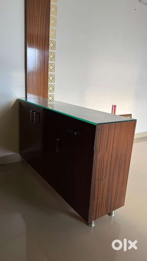 Elegant Wooden Shoe Rack with Veneer Finish