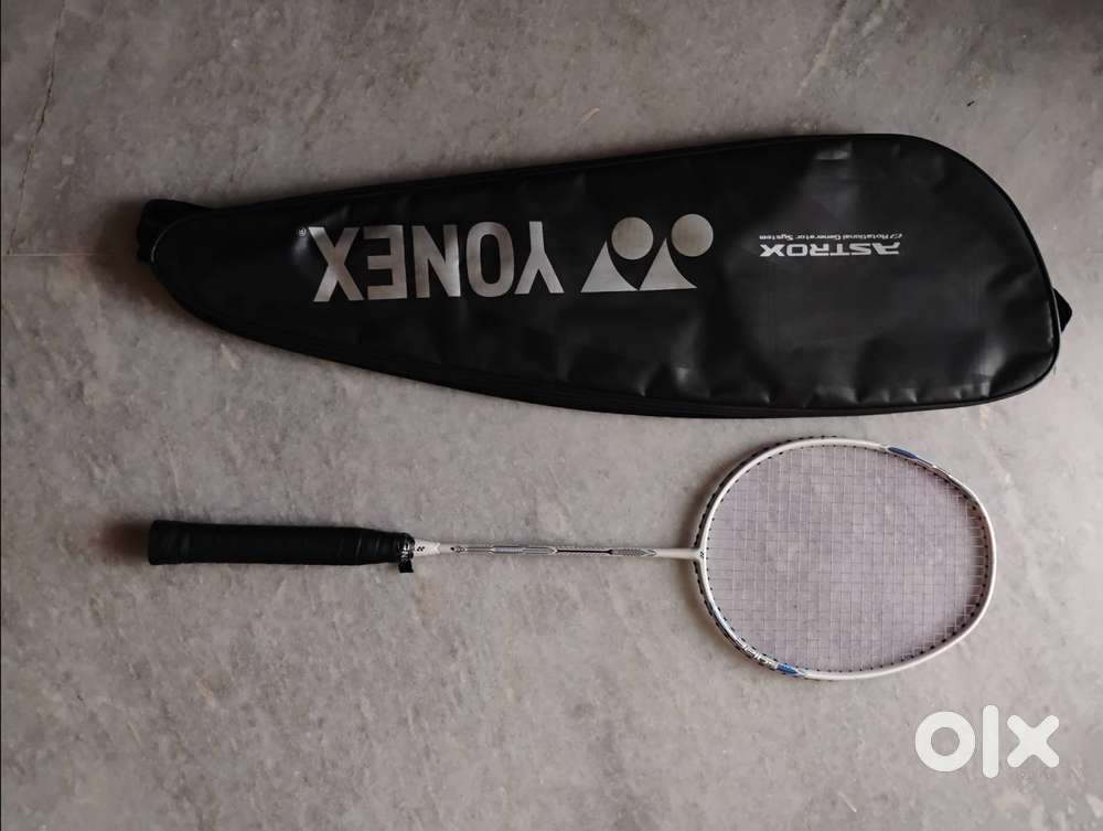 Yonex gutting racket, brand new 5 months old