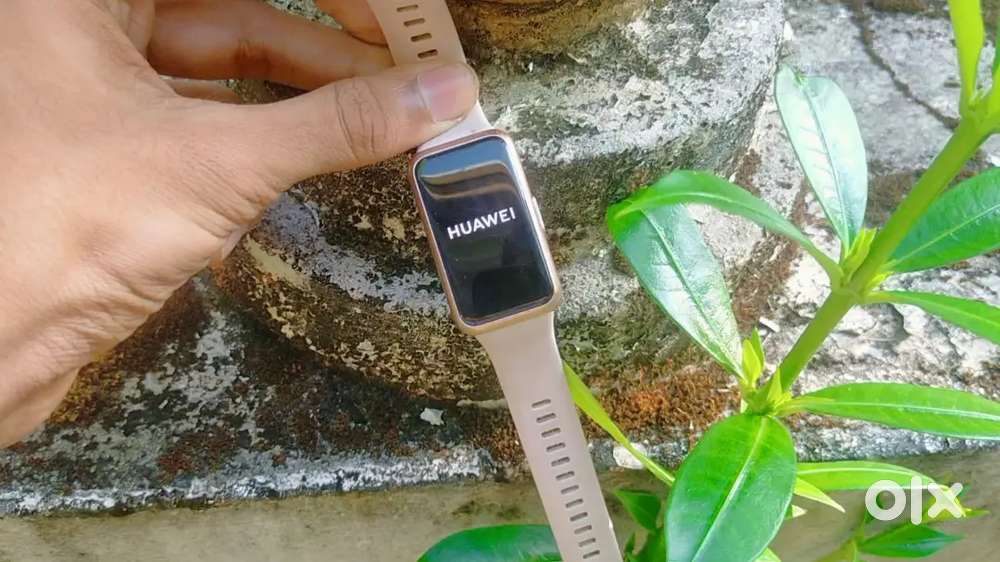 Huwaei band 7 premium at only 3250/-