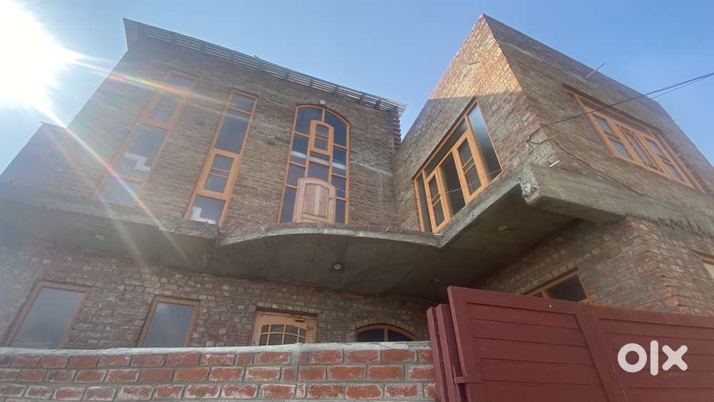 90ft raod Alkhuddam 400 feet away main road from house