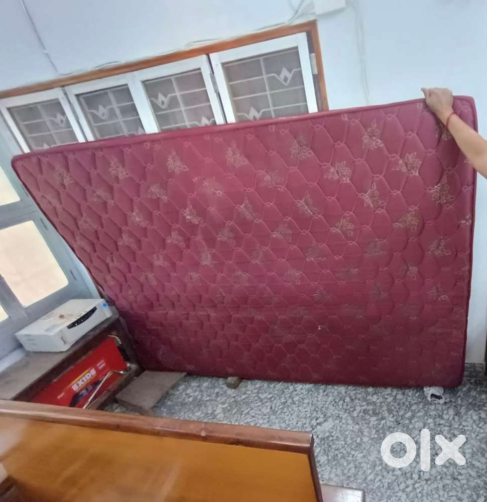 Sleepwell Mattress (7x5 ft) – Excellent Condition!