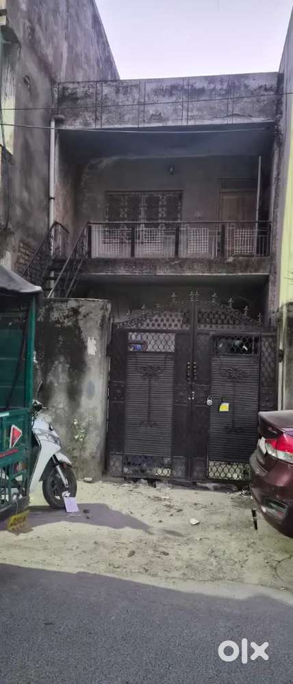 Plot for sale in ramesh nagar in Prime location