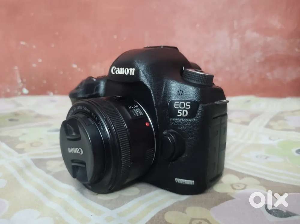 5D Mark III cmaera 50mm lens 24-105mm lens