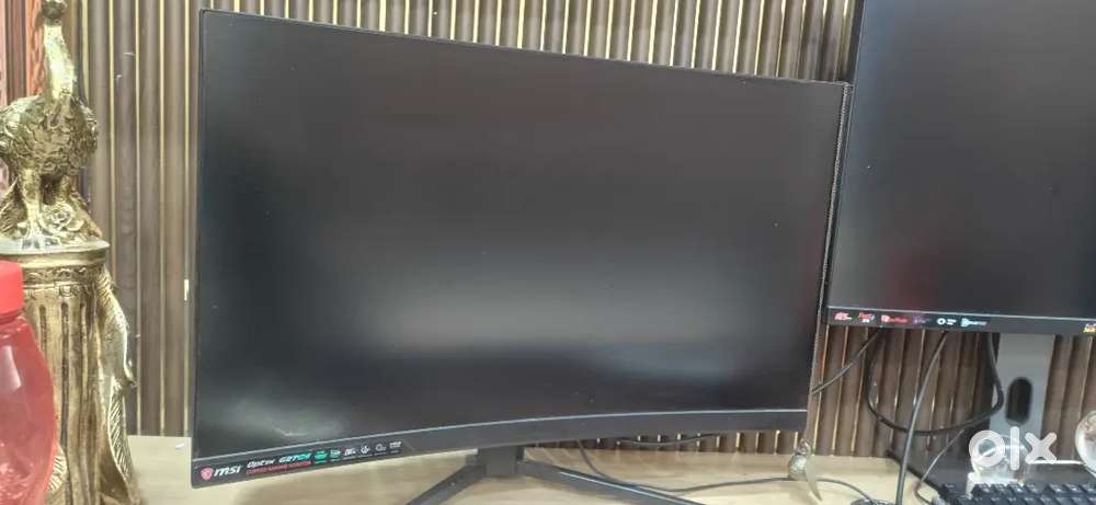 msi Curved screen gaming monitor