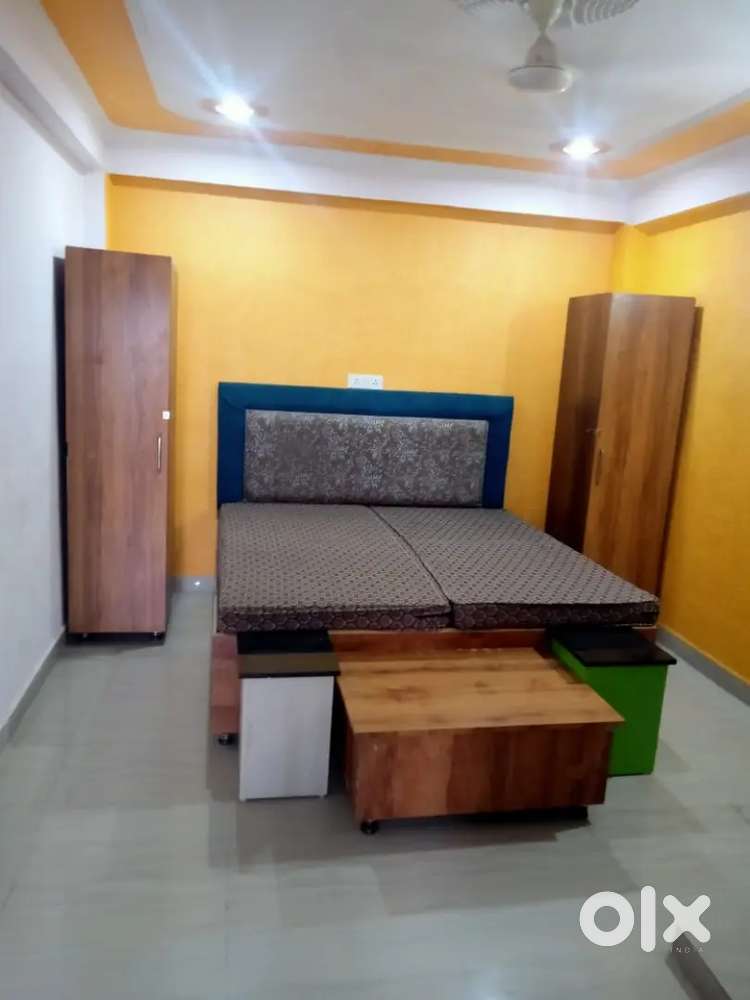 Jiwaji University walking distance 5 minute only
