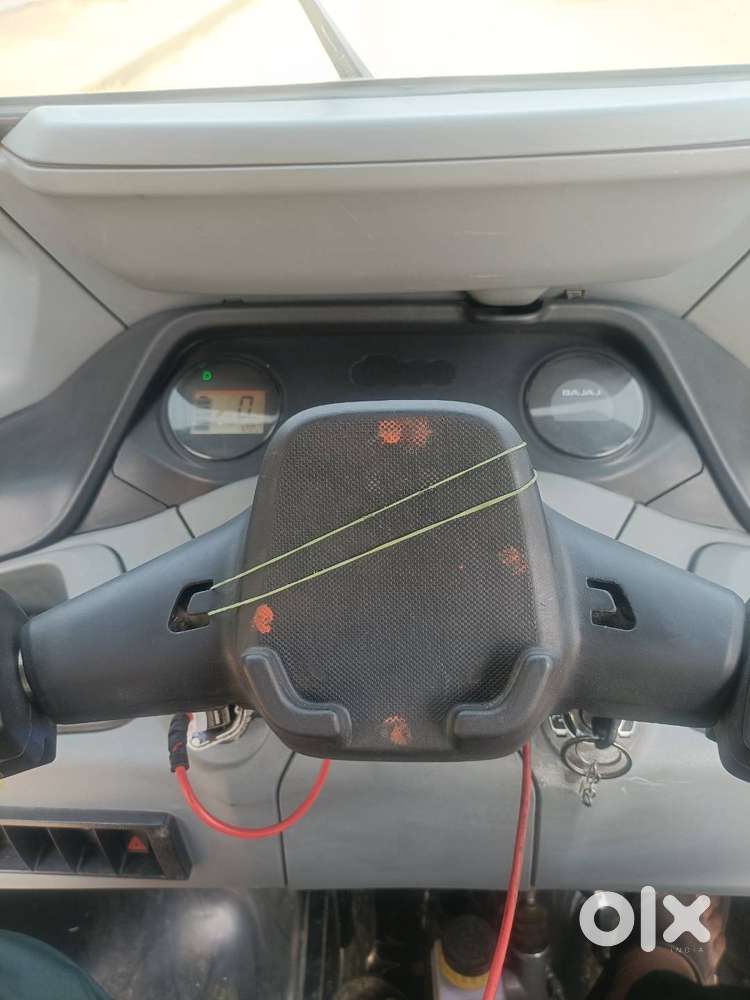 Three wheeler auto driver passenger with licence